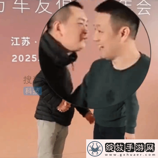 零帧起手！蔚来董事长李斌在车友年会被男车主强吻