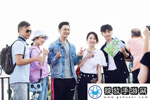 黄晓明回归中餐厅担任店长变身哥哥帮杨紫擦药超暖心