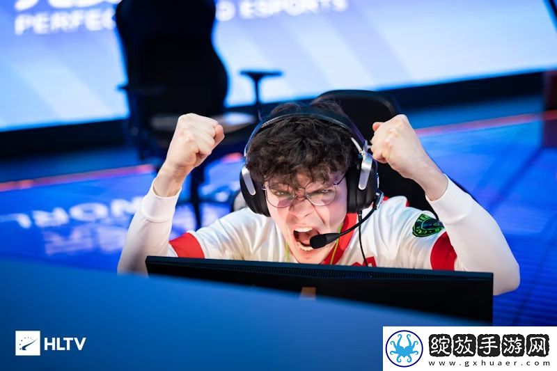 MOUZ下放siuhy的背后——撕掉标签