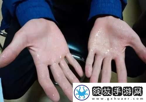 白花花的身上满是汗津津的汗液