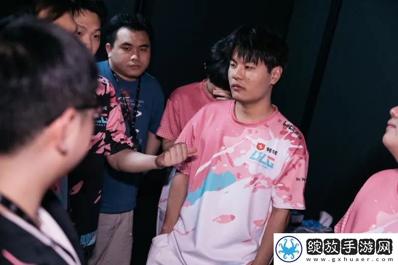 BLG发布对阵EDG赛后返图并配文