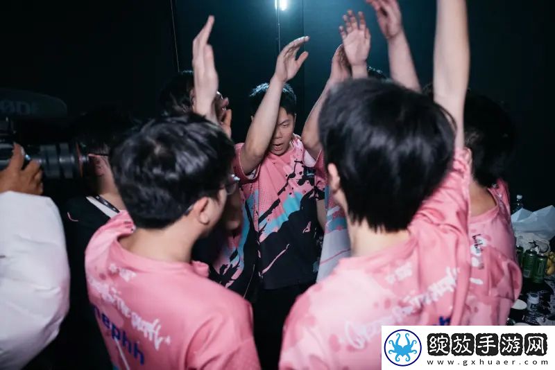 BLG发布对阵EDG赛后返图并配文