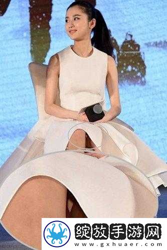 美女露底