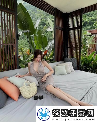 瞒着老公加班的HR