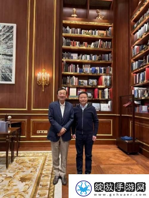 何小鹏晒与华为任正非合影