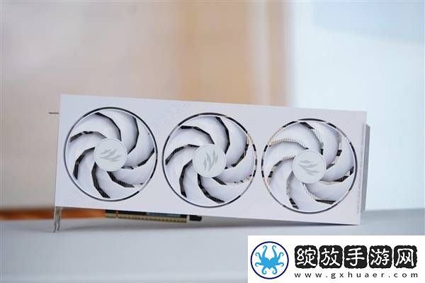 影驰RTX5070Ti圣刃亮相