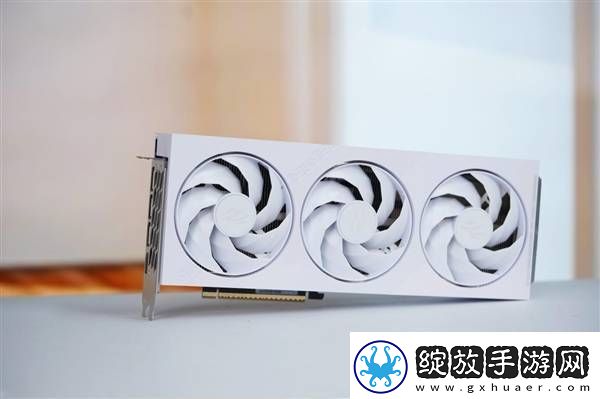影驰RTX5070Ti圣刃亮相
