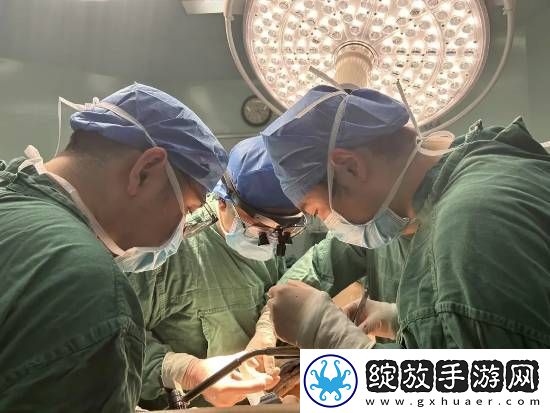 成都医生应用DeepSeek!AI辅助高难度手术