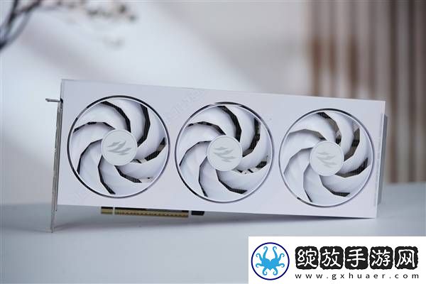 影驰RTX5070Ti圣刃亮相