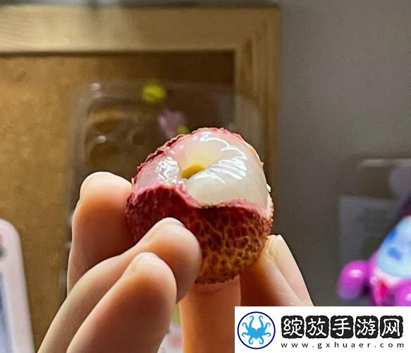 内容饱满已经塞了八颗荔枝了窦寇儿