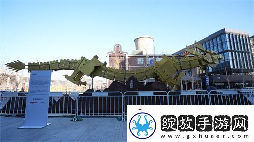 晶核携手孙世前打造机甲“魔导001号”亮相首届中国机甲文化节