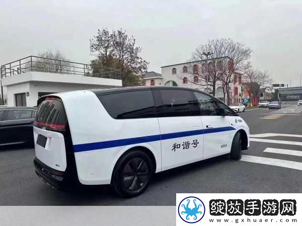 疑似理想座驾MEGA震撼曝光续航破3000公里手游玩家公路高铁新幻想！