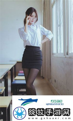 两男吮她的花蒂和奶水视频挑逗轻咬创意十足